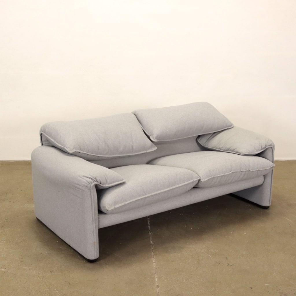 Two-seater sofa.