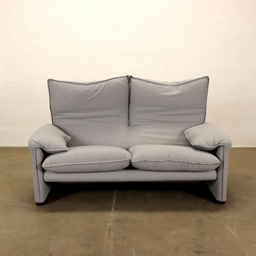 Two-seater sofa, back adjustment detail.